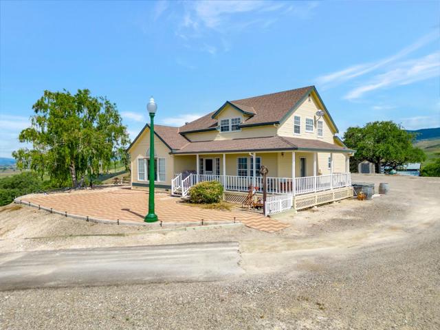 70500 Bradley Lockwood Road, Lockwood CA: https://media.crmls.org/mediaz/b9e3bf0f-4dae-45d9-b8a5-93675bb022d4.jpg