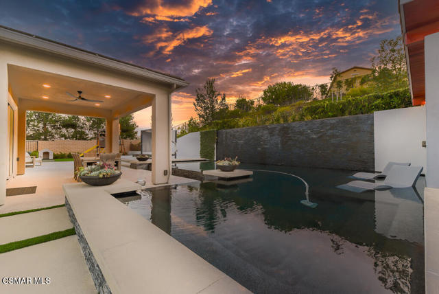 6981 Shadow Wood Drive, Moorpark CA: https://media.crmls.org/mediaz/b9e3fbe9-b216-4590-959b-1b65dac9424e.jpg