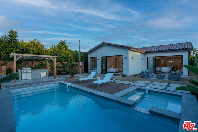 4936 Coolidge Avenue, Culver City CA: https://media.crmls.org/mediaz/b9e57c6d-e5b6-4881-9aa9-e46411a9e43b.jpg