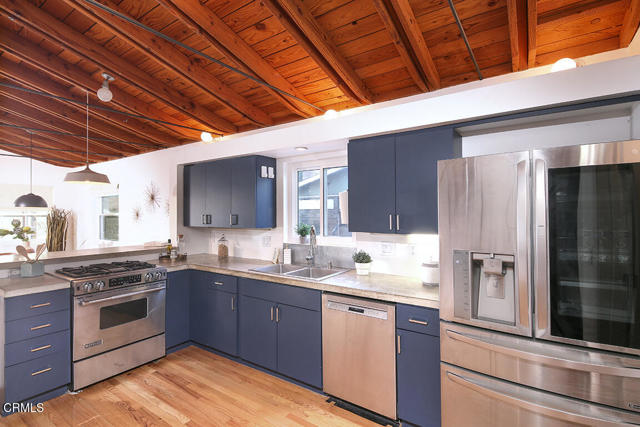 Detail Gallery Image 12 of 42 For 3363 Hollydale Dr, Los Angeles,  CA 90039 - 3 Beds | 3/1 Baths