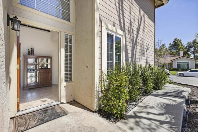 Detail Gallery Image 2 of 26 For 1916 Angeles, Escondido,  CA 92029 - 4 Beds | 2/1 Baths