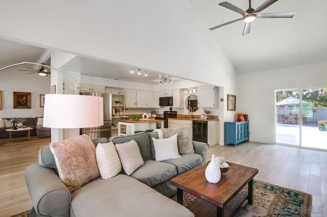 10518 Gabacho Dr, San Diego CA: https://media.crmls.org/mediaz/b9e714b1-86b6-425e-b27c-137d3bc6cc72.jpg