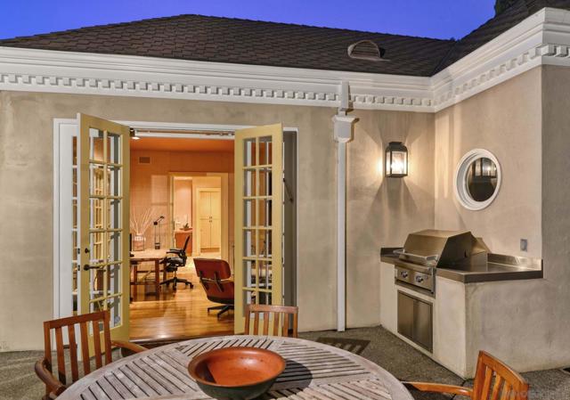 7612 Hillside Dr, La Jolla CA: https://media.crmls.org/mediaz/b9e76f83-f079-446a-83d3-fbb5eb9cdde7.jpg