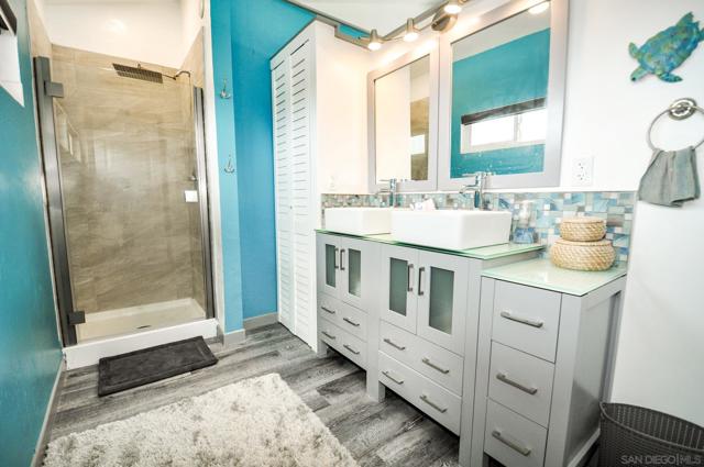 706 Ocean LN, Imperial Beach CA: https://media.crmls.org/mediaz/b9e788bd-b7a5-4078-a0b3-6e7d0d16b08b.jpg