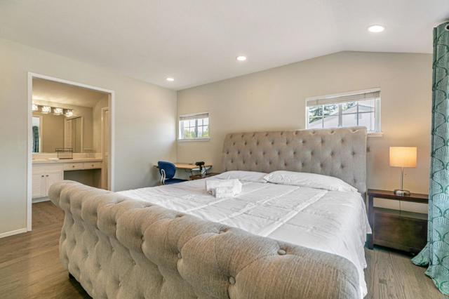 2739 Saint Giles Lane, Mountain View CA: https://media.crmls.org/mediaz/b9e7c314-4658-4430-b687-5d4307498398.jpg