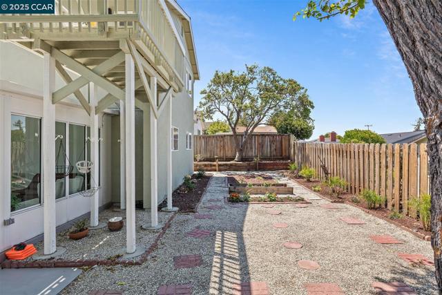 2283 Greenwich Rd, San Pablo CA: https://media.crmls.org/mediaz/b9e80d92-ab59-484e-ac6d-9050818b5c29.jpg