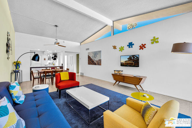 2380 S Sky View Drive, Palm Springs CA: https://media.crmls.org/mediaz/b9e83feb-b08c-4f74-96b9-f802f263a211.jpg