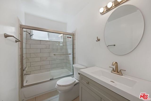 5328 Newcastle Avenue, Encino CA: https://media.crmls.org/mediaz/b9e876f2-f23a-4f0f-b8b2-c6b385b32a60.jpg