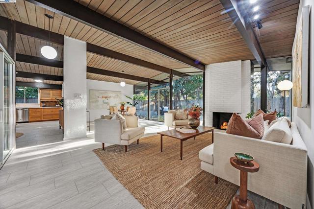 4004 Salem St, Concord CA: https://media.crmls.org/mediaz/b9e8f17d-c3f9-412c-b7f8-9a4730bc709a.jpg