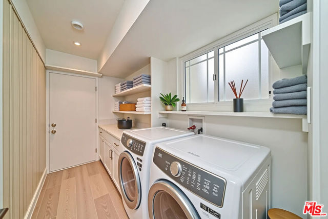 1641 Tower Grove Drive, Beverly Hills CA: https://media.crmls.org/mediaz/b9e901f5-2979-40f8-8dbd-0930ada37560.jpg
