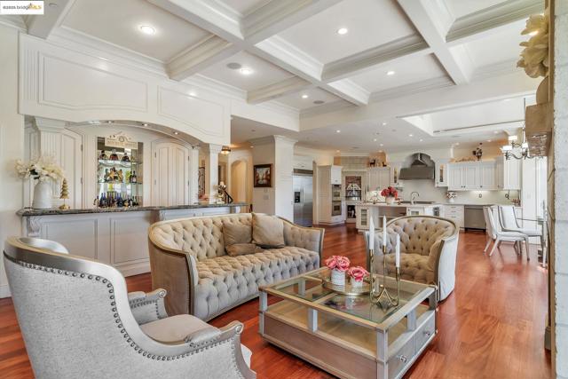 1853 Via Di Salerno, Pleasanton CA: https://media.crmls.org/mediaz/b9e96b32-6d6f-4ec7-8519-28bbe1e98e6b.jpg