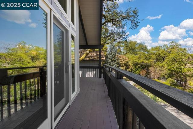 3621 Cerrito Ct, Lafayette CA: https://media.crmls.org/mediaz/b9ea2916-452b-490e-8cda-0cfcd47347ba.jpg