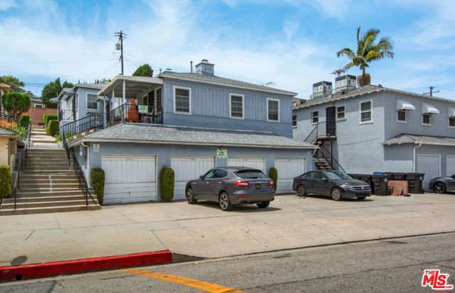 8419 Crenshaw Drive, Inglewood CA: https://media.crmls.org/mediaz/b9ea3167-64b9-4062-ac9e-b261302a45bd.jpg