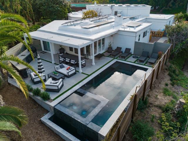 7026 Estrella De Mar Rd, Carlsbad CA: https://media.crmls.org/mediaz/b9ea797e-27a5-41db-b68e-bc1a2b82ee7a.jpg