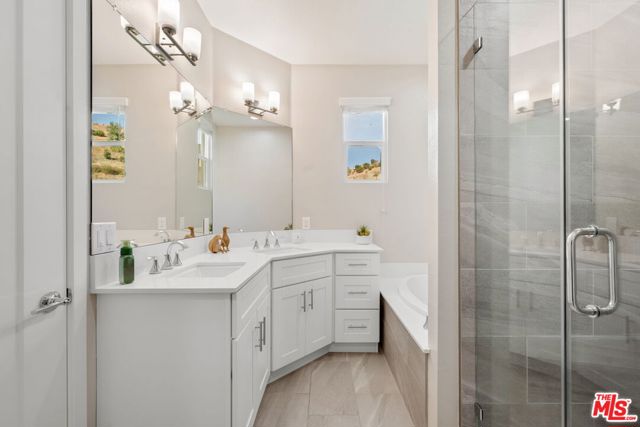 4372 Paxton Place, Calabasas CA: https://media.crmls.org/mediaz/b9ea7d88-a38a-4837-ab82-c9ed1d7881ac.jpg