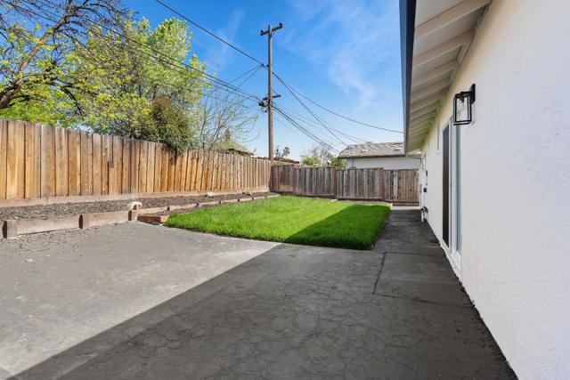 1452 Lochner Drive, San Jose CA: https://media.crmls.org/mediaz/b9eacbd5-2f5a-4b5a-beb6-cba4b5de34cb.jpg