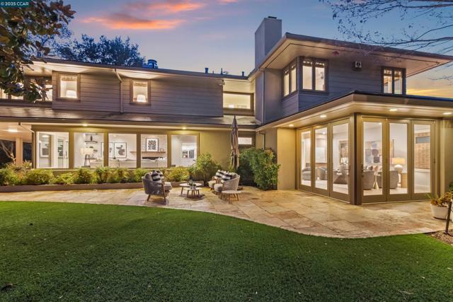 1121 Estates Dr, Lafayette CA: https://media.crmls.org/mediaz/b9eb25c8-f7b7-415e-bb0d-668780e0e550.jpg