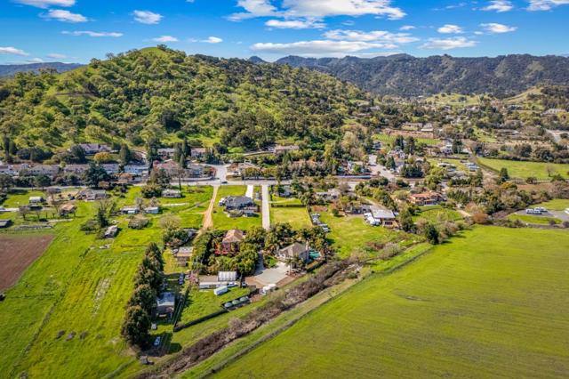 15860 Sunnyside, Morgan Hill CA: https://media.crmls.org/mediaz/b9ebe6d1-f7ee-46b0-ac96-88817c043ca6.jpg