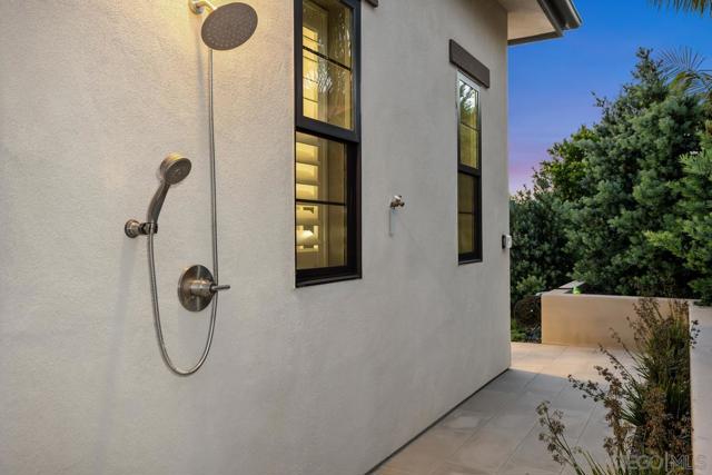 8416 Hidden Cove Way, San Diego CA: https://media.crmls.org/mediaz/b9ec068e-b663-49e6-922d-b35dd24c1fba.jpg