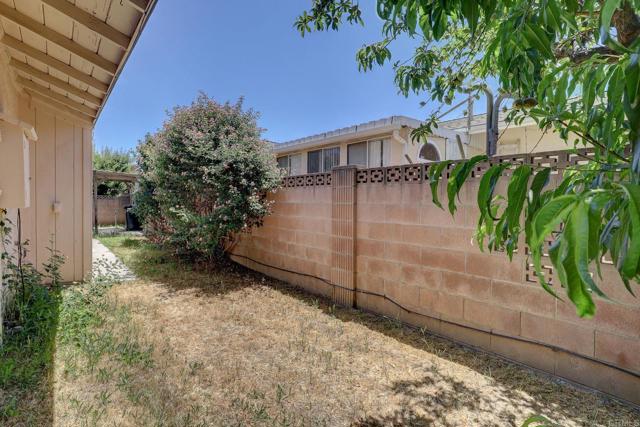 1161 W Westmont Ave, Hemet CA: https://media.crmls.org/mediaz/b9ec31a1-467e-4175-ba58-c4a023eac356.jpg