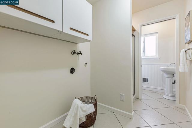 321 Chardonnay Cir, Clayton CA: https://media.crmls.org/mediaz/b9ecbe31-1442-4dad-9c46-ce73505a6d83.jpg