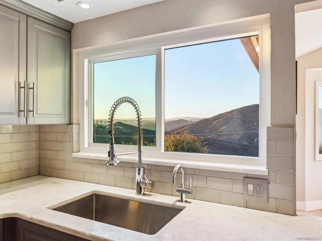 17924 Saint Andrews Dr, Poway CA: https://media.crmls.org/mediaz/b9ed7579-9c2f-4b55-9558-2288175acb54.jpg