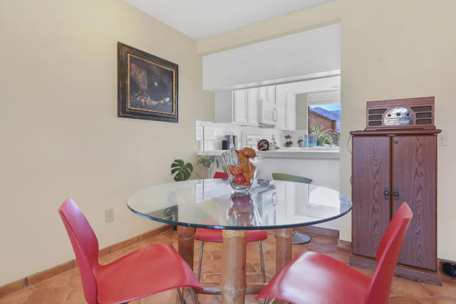 44 Malaga Drive, Rancho Mirage CA: https://media.crmls.org/mediaz/b9ed77ca-a1c1-47c9-a629-66ab52126208.jpg