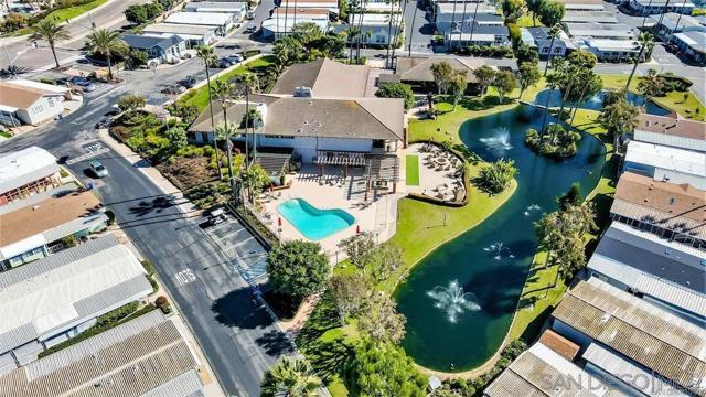 7241 San Luis St, Carlsbad CA: https://media.crmls.org/mediaz/b9ee6f0d-790d-4561-a8e7-2b320c264f66.jpg