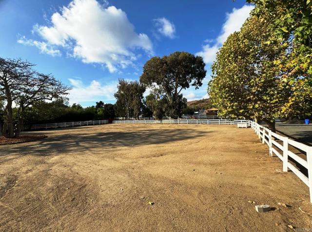 Detail Gallery Image 14 of 19 For 1028 Capra Way, Fallbrook,  CA 92028 - 3 Beds | 2/1 Baths