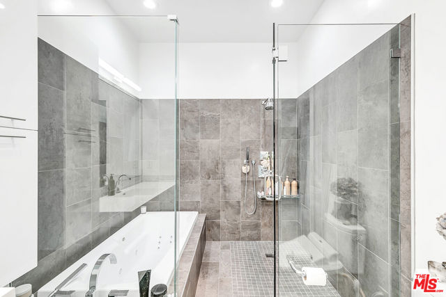 840 N Croft Avenue, Los Angeles CA: https://media.crmls.org/mediaz/b9eedf10-60c3-48cd-8ce1-b1a3aa7d64ec.jpg