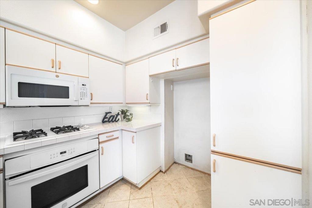 11985 Tivoli Park Row - photo 14