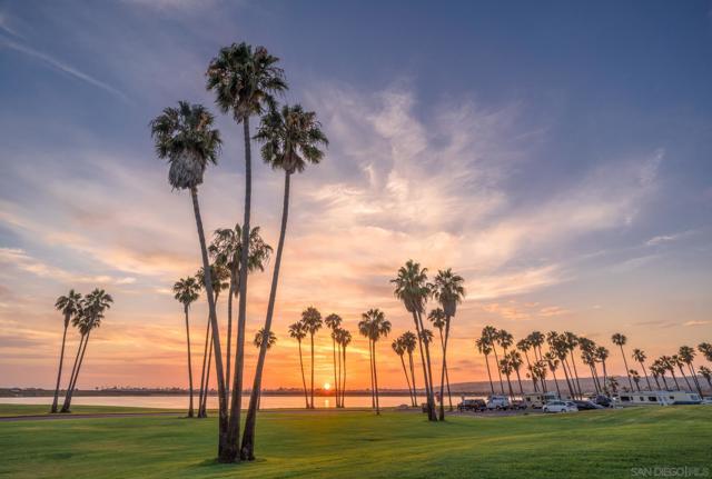 4732 Iroquois Ave, San Diego CA: https://media.crmls.org/mediaz/b9f0dd51-44ce-4e06-8188-a23711d59c4f.jpg
