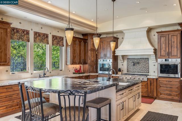 940 Eagle Ridge Dr, Danville CA: https://media.crmls.org/mediaz/b9f0edb2-854b-4faf-80cf-d80cdf3401f5.jpg