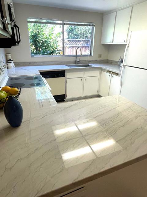1350 Merrivale West Square, San Jose CA: https://media.crmls.org/mediaz/b9f2023e-1a08-4c98-be82-a0d118b5b5ce.jpg