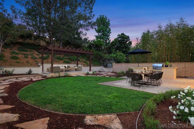 4772 Sunset Heights Ct, San Diego CA: https://media.crmls.org/mediaz/b9f2cc72-d901-43e8-a21a-8fb899387ae1.jpg