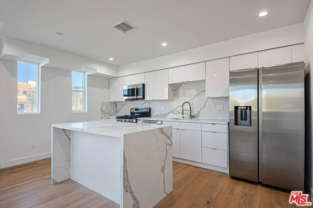 1636 Longwood Avenue, Los Angeles CA: https://media.crmls.org/mediaz/b9f304bd-7f1d-4ec3-a794-c77393afb37f.jpg