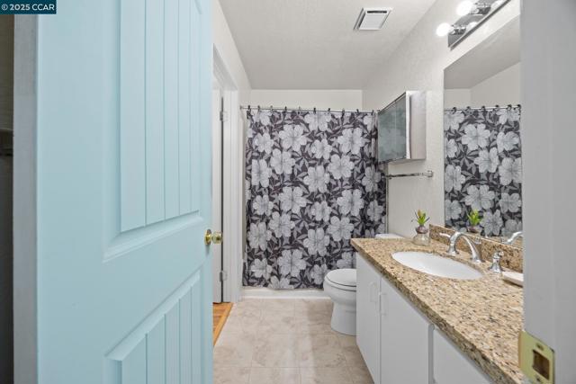 535 Pierce St, Albany CA: https://media.crmls.org/mediaz/b9f49b71-e999-45e6-8119-1dc4fb96e42b.jpg