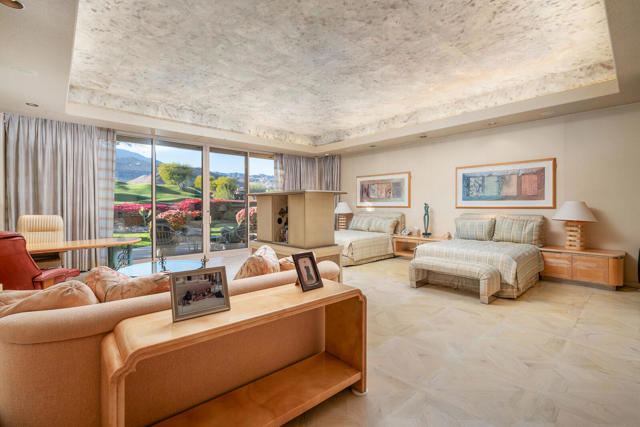 203 Kiva Drive, Palm Desert CA: https://media.crmls.org/mediaz/b9f5ca69-5671-4215-be3e-45975463cbf8.jpg