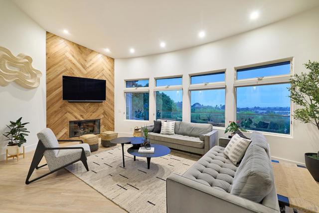 1749 Noma Lane, Encinitas CA: https://media.crmls.org/mediaz/b9f5cbbe-345c-4e2a-ae3a-56005fdb3861.jpg