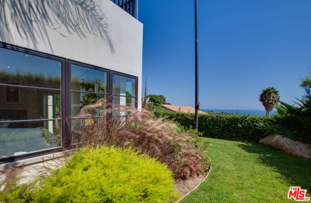 3738 Malibu Country Drive photo 4