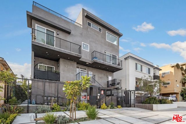 1187 CRENSHAW Boulevard, Los Angeles CA: https://media.crmls.org/mediaz/b9f63565-58ca-4172-8330-edf325026d7f.jpg