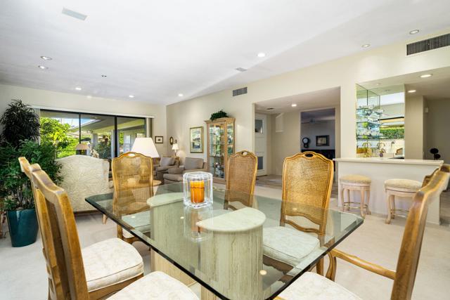15 Duke Drive, Rancho Mirage CA: https://media.crmls.org/mediaz/b9f6700e-cadf-4284-89ae-3099df764988.jpg