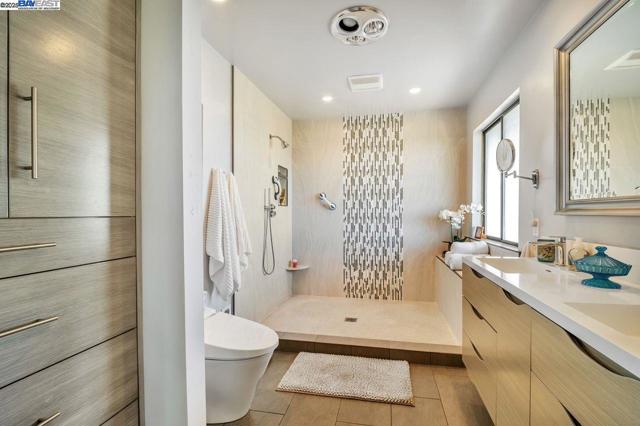 31865 Chicoine Ave, Hayward CA: https://media.crmls.org/mediaz/b9f6de4d-cd1c-4c6e-b0fc-110f9e59a0b0.jpg