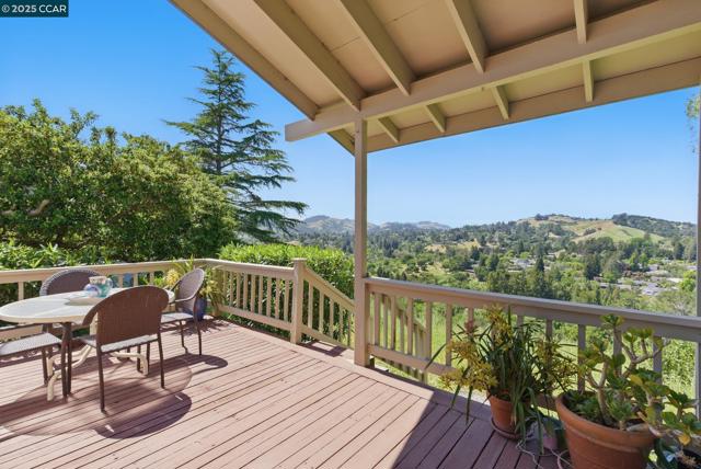 117 Alta Mesa Ct, Moraga CA: https://media.crmls.org/mediaz/b9f772ea-ff40-4a64-b49f-b79facbd667a.jpg