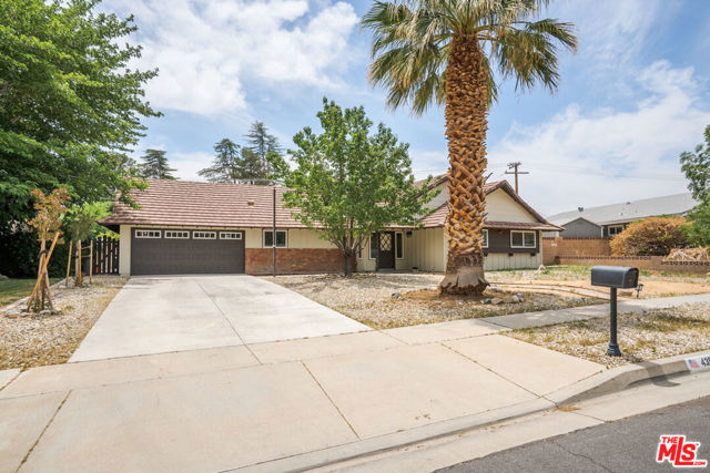 43818 Halcom Avenue, Lancaster CA: https://media.crmls.org/mediaz/b9f7c988-bedd-4145-ad97-230e331ae933.jpg