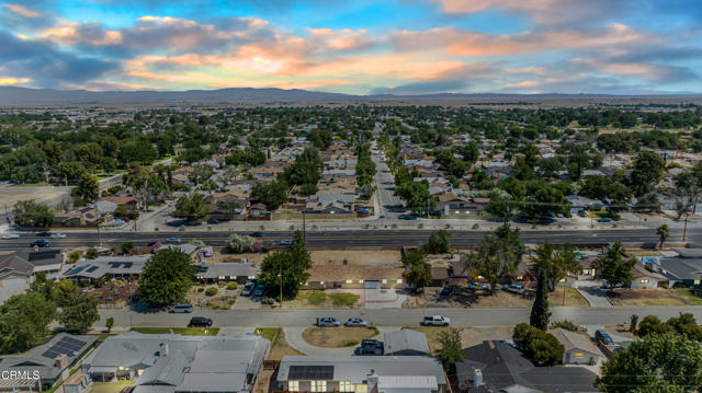 543 E Avenue J1, Lancaster CA: https://media.crmls.org/mediaz/b9f808fa-9745-402d-84c7-f6c4ac4a31a5.jpg