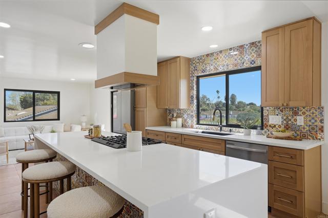 Detail Gallery Image 6 of 46 For 358 Spanish Spur, Fallbrook,  CA 92028 - 3 Beds | 2 Baths