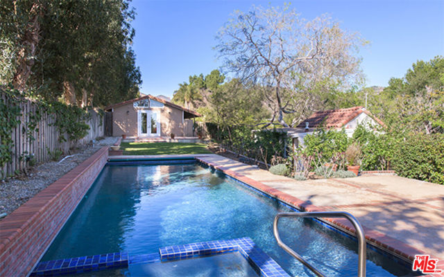 28028 SEA LANE Drive, Malibu CA: https://media.crmls.org/mediaz/b9f87d6c-f2dd-418c-8f3a-2821eb41b344.jpg