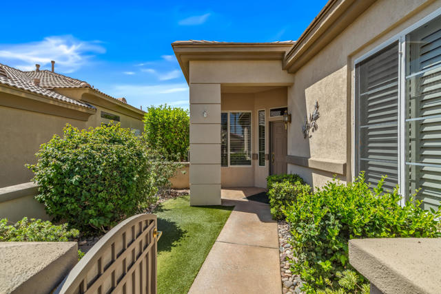 80435 Muirfield Drive, Indio CA: https://media.crmls.org/mediaz/b9f89bf5-263d-45bf-88d5-04622ce3145e.jpg