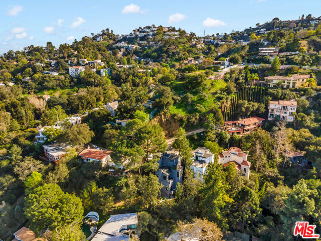 3026 PASSMORE Drive, Los Angeles CA: https://media.crmls.org/mediaz/b9f8be0c-24bd-48c2-a04f-29f333cf4a1a.jpg